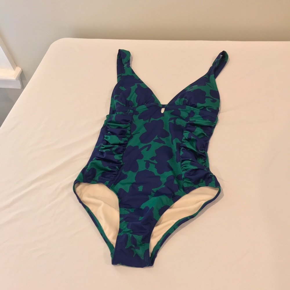 Lark & Ro one piece bathing suit NWOT☀️